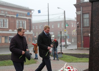 Возложение цветов к памятникам основателям г. Череповца